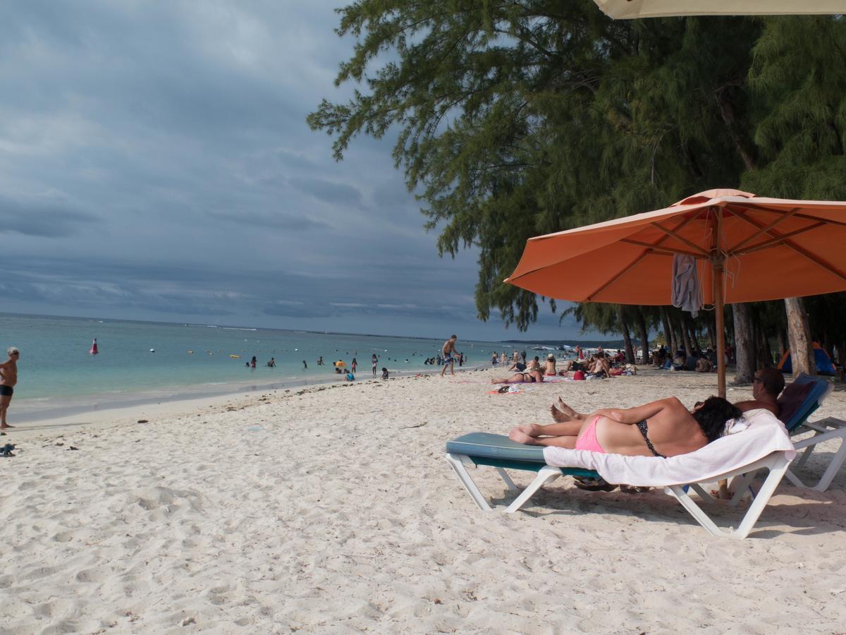 Villa Bienvenue Beachfront House Flic en Flac Bagian luar foto